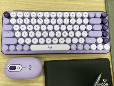 Bàn phím siêu xinh luôn, màu tím cưng xỉu, gõ nghe rất đã và êm 💜 giao hàng nhanh và cẩn thận, không có gì để chê hết luôn nha 🥰