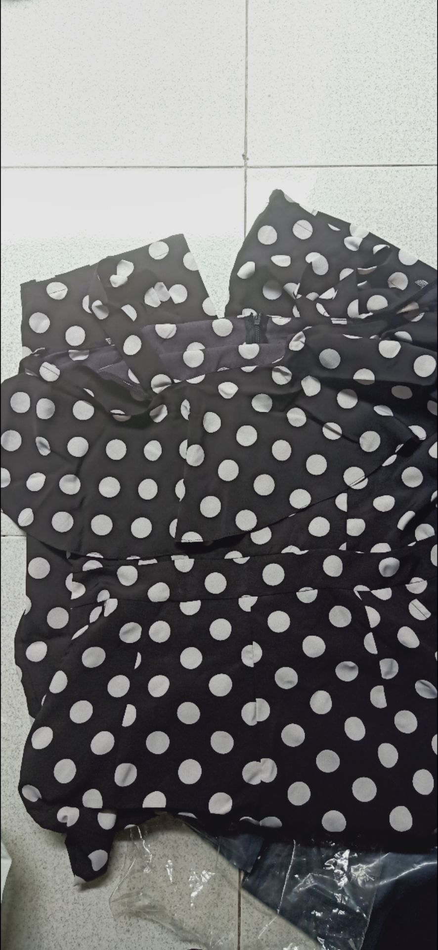 jumpsuit chất liệu OK, nhưng size hơi nhỏ mình đặt XL mà mặc kg vừa