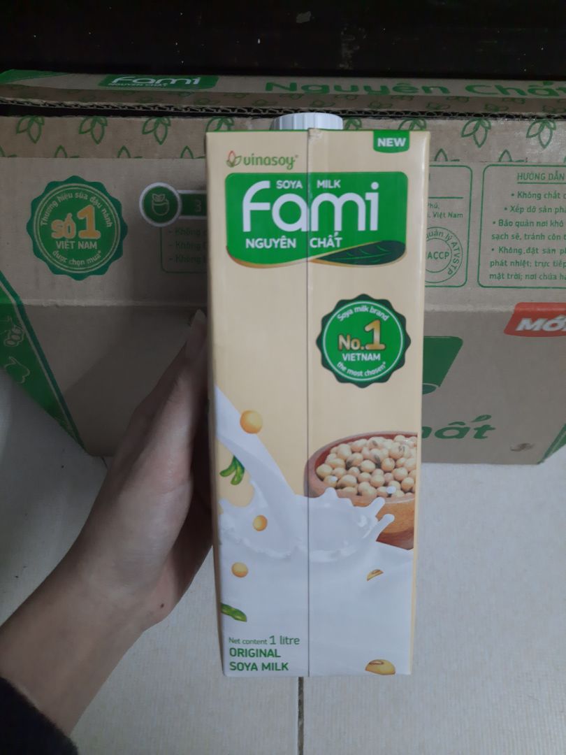 Ship nhanh như điện. 1 bịch 1 lít = 5 túi giấy 200ml mà có 15k 1 bịch thì quá rẻ. Nhà 2 người uống mỗi ngày 1 bình này quá hời. Sẽ mua tiếp lần tới 🥰