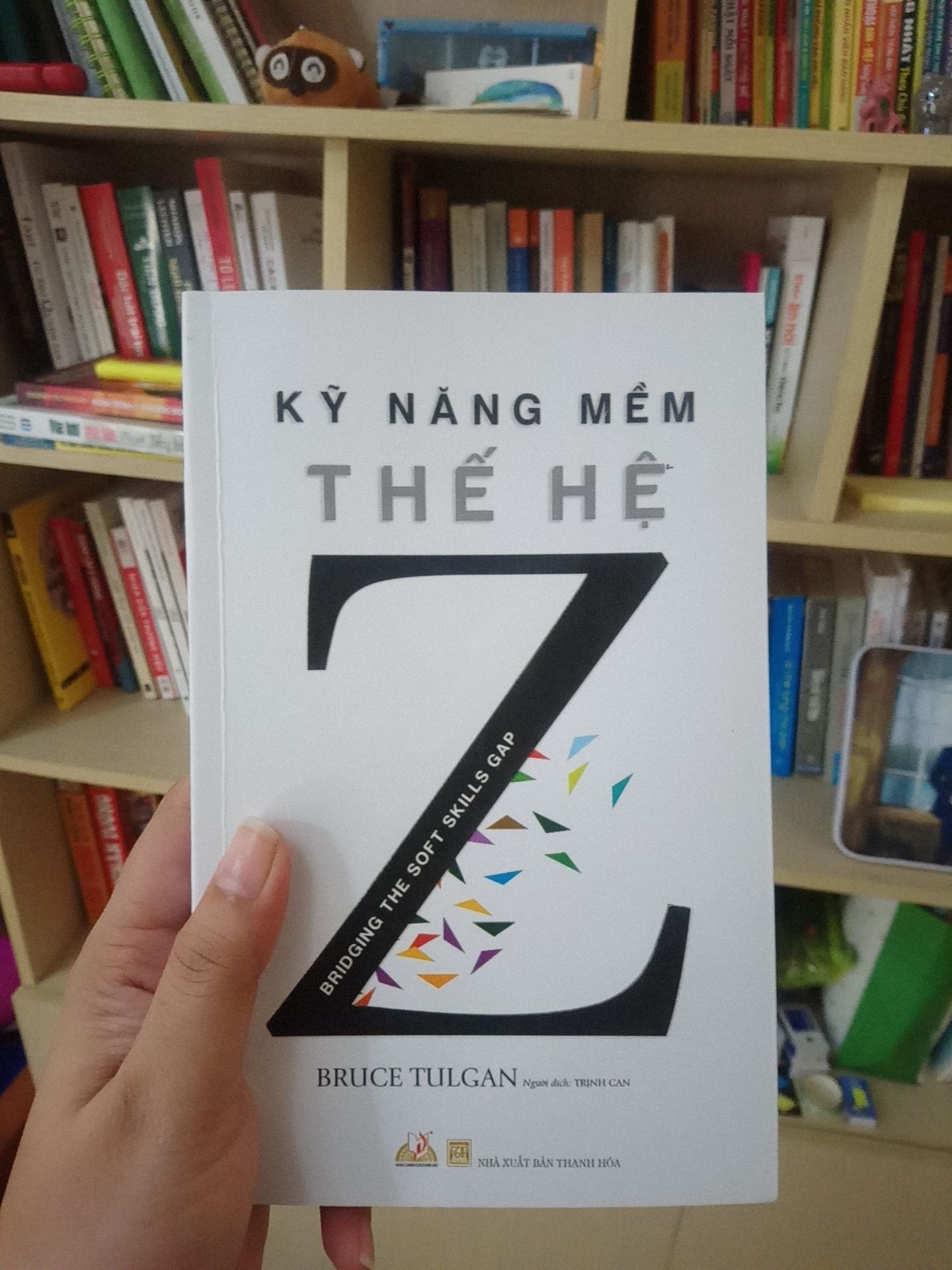 Nội dung khá good, bìa sách đẹp. Bạn nào đang làm trainer hay HR đều có thể mua về tham khảo. 
Quản lý cấp trung cũng nên đọc để dẫn dắt nhân viên tốt hơn.