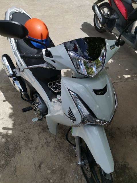 Xe mạnh chạy êm, nhân viên tư vấn giao xe nhiệt tình.