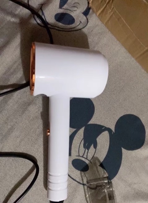 Shop tư vấn nhiệt tình. Giao hàng siêu nhanh. Giao nội thành nên chỉ bọc 1 lớp xốp chống sốc bên ngoài, hơi móp hộp tí nhưng cũng ko ảnh hưởng gì bên trong.
Nóng nhanh lạnh nhanh. Máy rất dễ thương. Chất lượng nhựa và phần kim loại thì bt, kêu hơi to nhưng với giá siêu rẻ như này thì ko mong j hơn