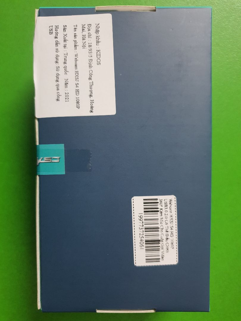 Hộp chắc chắn, đẹp đẽ, chất nhựa tốt, có thẻ bảo hành. Nắp che cam lỏng lẻo nên mình bỏ luôn. Hình ảnh có màu nịnh mắt song hơi gai, không mượt. Vòng chỉnh nét hơi khó xoay. mic tiếng to rõ. Mình mua thay cho con Logichtech C270 bị hỏng, so về tổng thể thì con này không bằng.