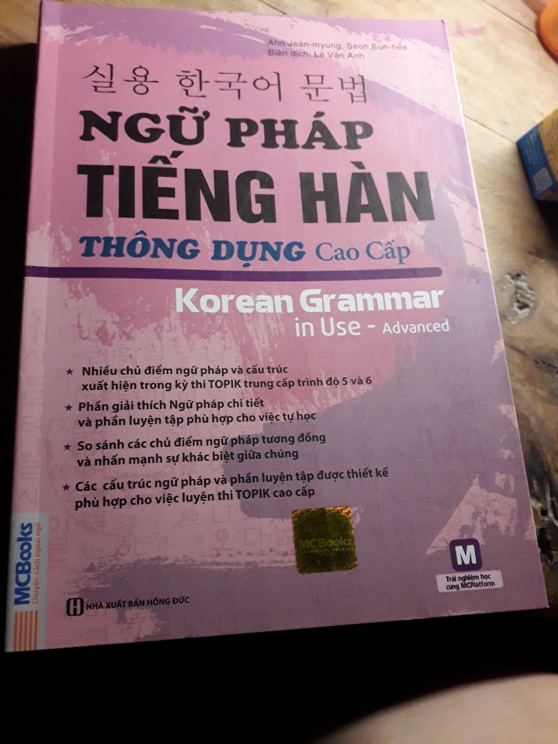 Sách mới, siêu đẹp, nội dung khỏi chê. Tiki đóng hàng siêu nhanh siêu đẹp. 5h chiều mới đặt mà vẫn chuyển đến tận 10h tối, thế là sáng hôm sau mình đã nhận được rồi. Còn rẻ hơn *** nữa, trước mua *** đợi 1 tuần rồi chưa tới, với cả còn đắt hơn 70k. Nên em đã phát huy tinh thần đặt thêm 2 quyển khác của tiki rồi.
