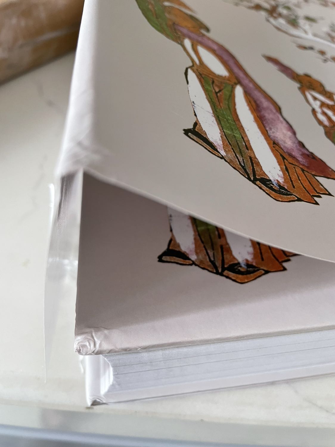 Vận chuyển làm móp chùn cả đầu sách. Cuốn sách đắt tiền, cần có cách gói bọc cẩn thận. Tôi muốn sớm được đổi sản phẩm.