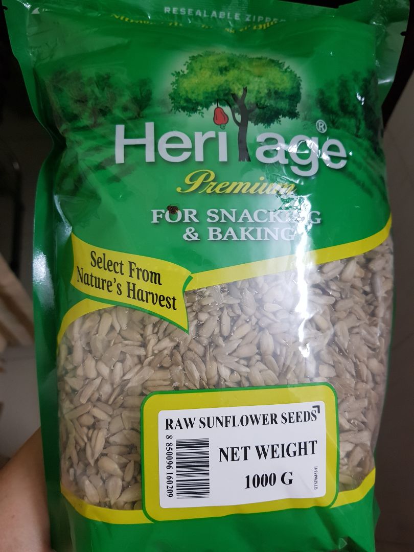 hạt bị yểu mềm, ăn ko ngon, ko có vị đang ăn là gì cả, ko nên mua số lượng 1kg đã tách vỏ vì mau mềm thêm. giao nhanh, đóng gói kỹ, shipper nhiệt tình vui vẻ, thanks all