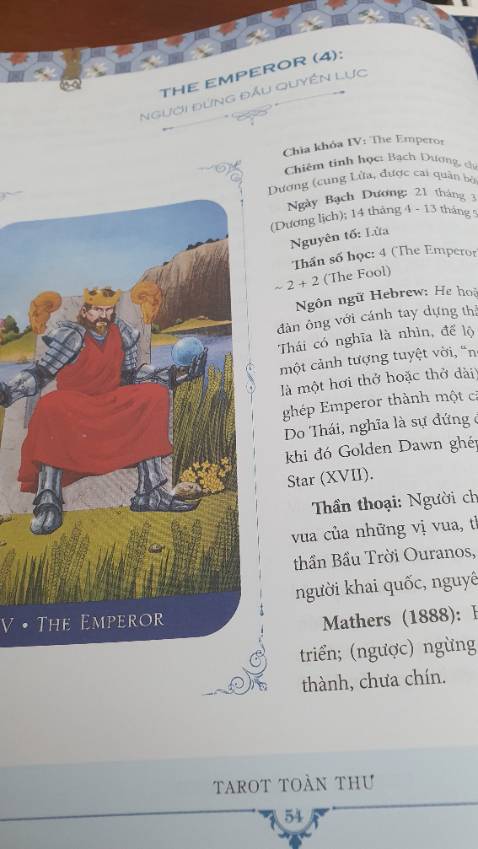 Sách bìa cứng và in ấn rất đẹp. Nội dung đầy đủ cho những ai bắt đầu tìm hiểu tarot. Ý nghĩa lá bài có nhiều key words... giải nghĩa khá xúc tích.