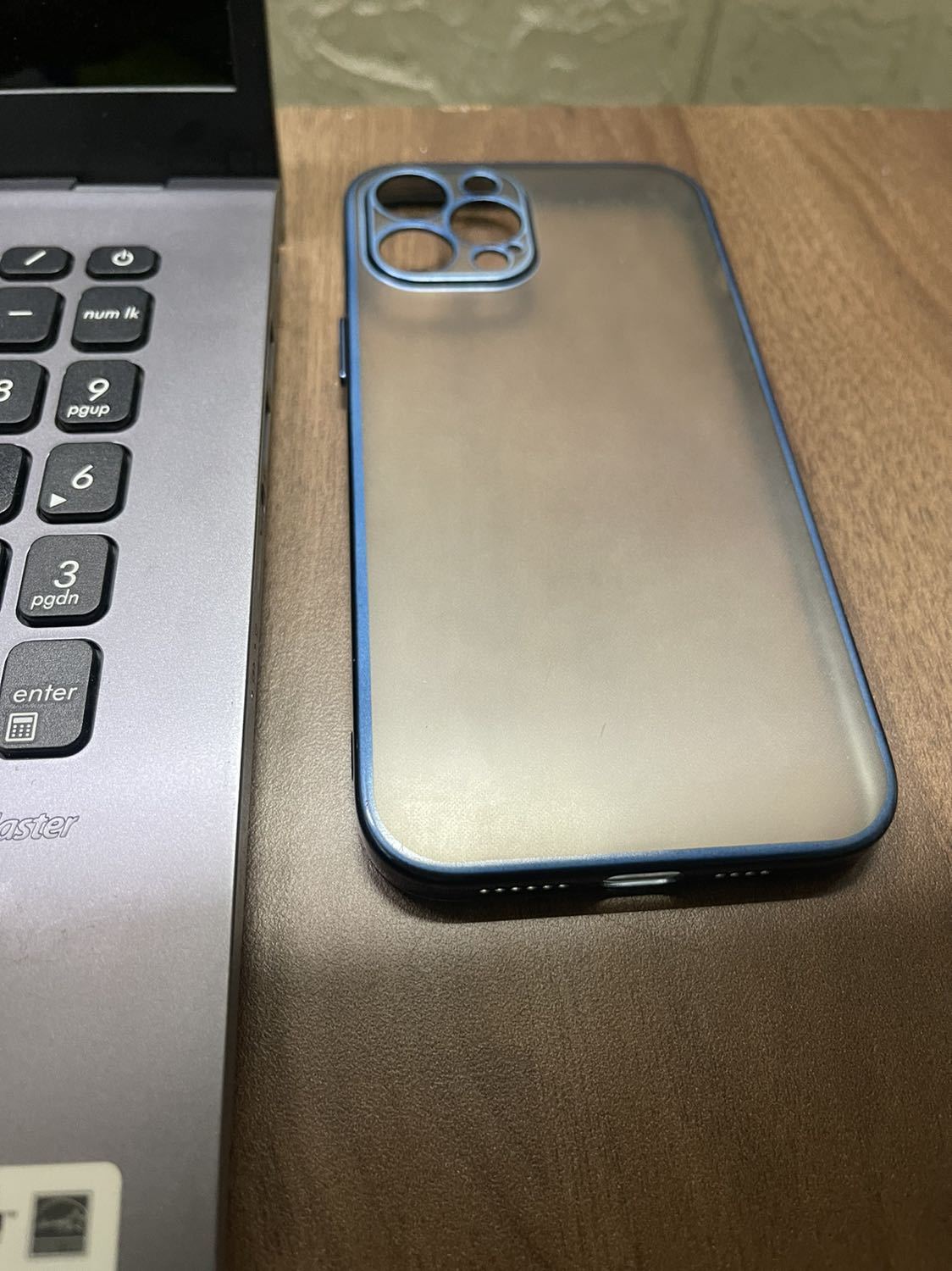 Hàng đẹp mặt lưng mờ mờ ko sáng như trong ảnh, nhưng đẹp nha, ổn 99%