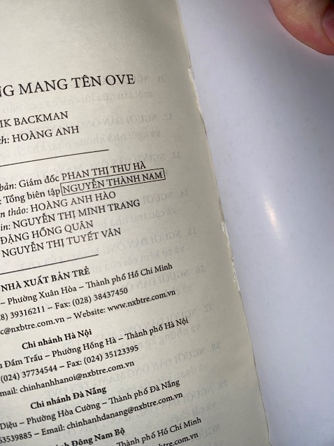 Mua ở tiki siêu rẻ luôn á. Chất lượng sách ổn, vẫn hơi bị in chữ trang sau 1 xíu. Gáy sách dán keo hơi cẩu thả tí thôi nhưng dùng vẫn okela lắm. Có bookmark nữa nha