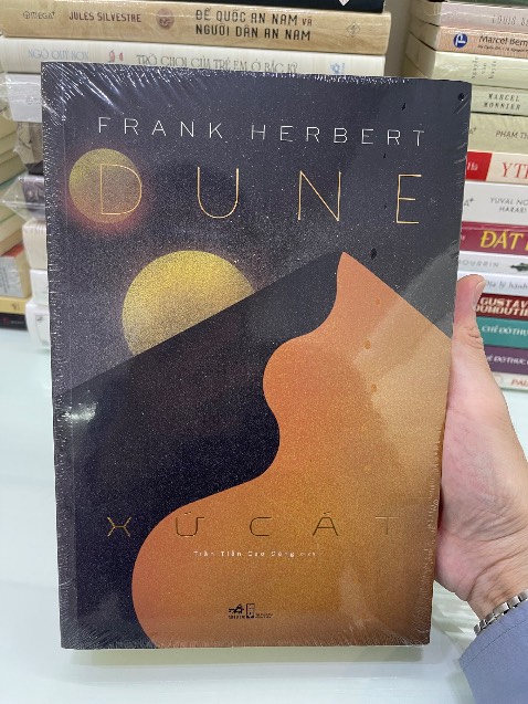 10 điểm ! Sách mới còn seal là auto xịn . 

Dune là 1 trong những tiểu thuyết giả tưởng hay nhất mọi thời đại . Mọi người nên đọc nhé