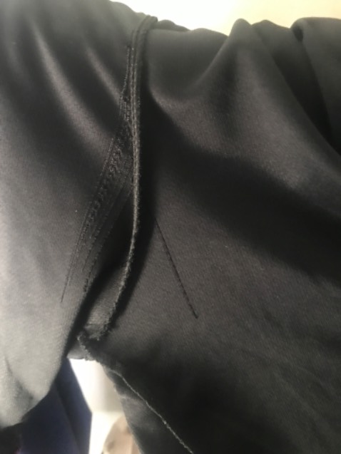 Mua đúng size, nhưng chủ mới giặt 2 lần mà quần đã bị tơi chỉ ngay đũng gần muốn rách :(