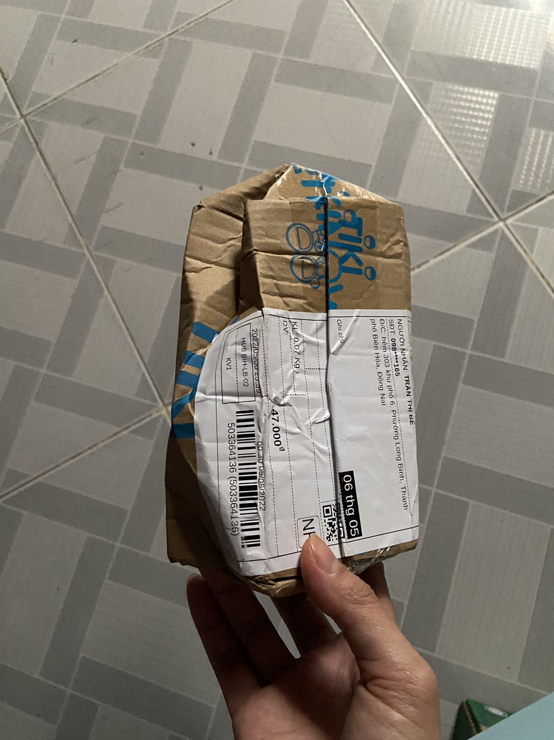 Mùi cũng thơm giá ok hộp hàng méo may k ảnh hưởng gì tới sản phẩm