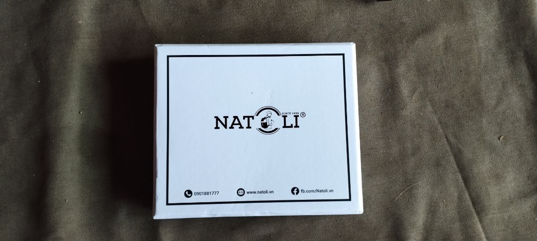 ví đẹp, đóng hộp đàng hoàng, đặc biệt có cả thẻ bảo hành nhưng không biết có bảo hành thật không