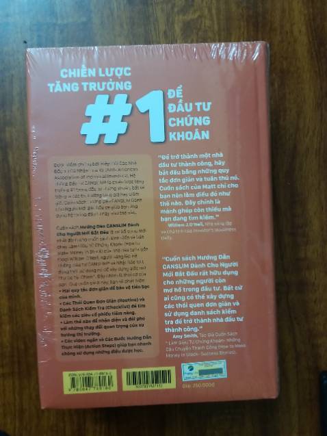 Tiền nào của nấy là có thật, người bán chăm chút cho sản phẩm của mình từ những chi tiết nhỏ như: câu cú trong dịch thuật rất chuẩn và chuyên nghiệp, bố cục trình bày dễ hiểu, dễ nhìn, màu sắc hài hòa, chất lượng giấy, đóng quyển, đóng gói hàng hóa thì khỏi bàn - vô cùng cẩn thận. Quyển sách quá đẹp tới mức khi đọc cũng phải vô cùng cẩn thận để tránh làm nhàu giấy ko thì tiếc lắm :D