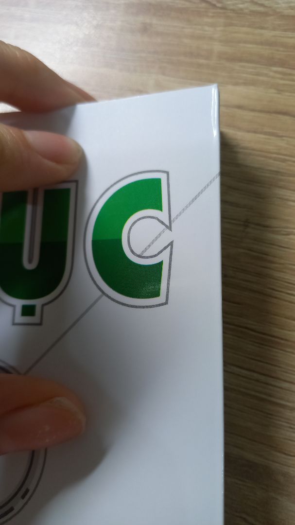 - sách ngữ văn mình cũng thấy rất đáng mua luôn í, có đủ các dạng để các bạn ôn thi lớp 10 theo từng chủ đề, hướng dẫn mình kĩ năng  làm bài rất kĩ nhé( đi thi điểm chính là phần này nhé), phần tiếng việt thì mình thấy rất dễ hiểu, có cả vd chi tiết để giúp mình nắm bài, nghị luận xã hội thì có rất nhiều nha, giúp mình mở rộng kiến thức nè, phần văn học thid cũng siu ôk nhá, đủ các luận điểm để mình phân tích , cảm nhận, hay nghị luận văn học, có rất nhiều bài mẫu để các bạn tham khảo nhé ,ngoài ra thì cũng có các đề tuyển sinh các tỉnh để mình thử sức nè
- chỉ có mụt chút nhược đỉm là sách có kha khá chỗ bị xước, và có chỗ bị móp nữa nhé
(hết gùi keke 💞)