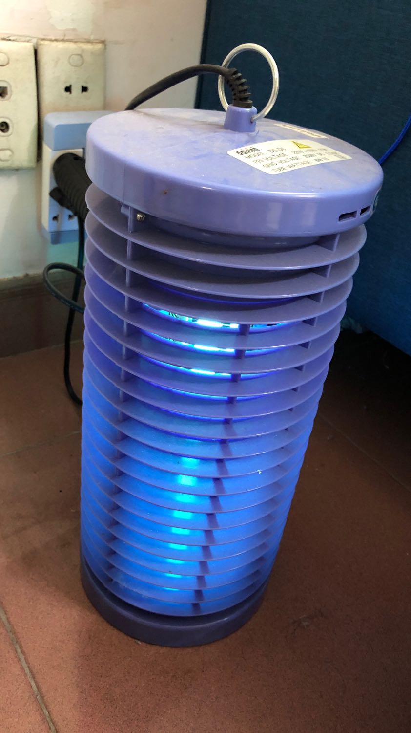 Bóng khi thay thế vào bóng cũ thấy xài tốt bắt được nhiều muỗi .. nói chung là hài lòng.