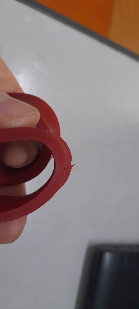 - Khi nhận hành kiểm tra ngoại quan không sao, khi mở ra sử dụng thì thấy dây trầy xước nhiều chỗ. Chất lượng không tốt. Không hài lòng về sản phẩm.
=> Sau đó đã phản ảnh lại Tiki & Shop và đã được hỗ trợ đổi lại sản phẩm mới, cảm thấy hài lòng. Cảm ơn Tiki & Shop.