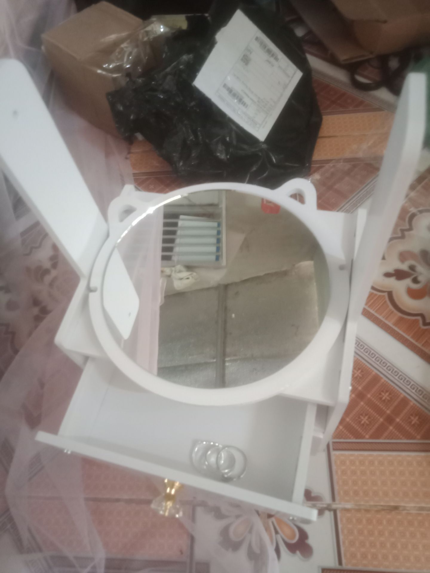 mình vẫn không biết để gương như thế nào mong shop phản hồi