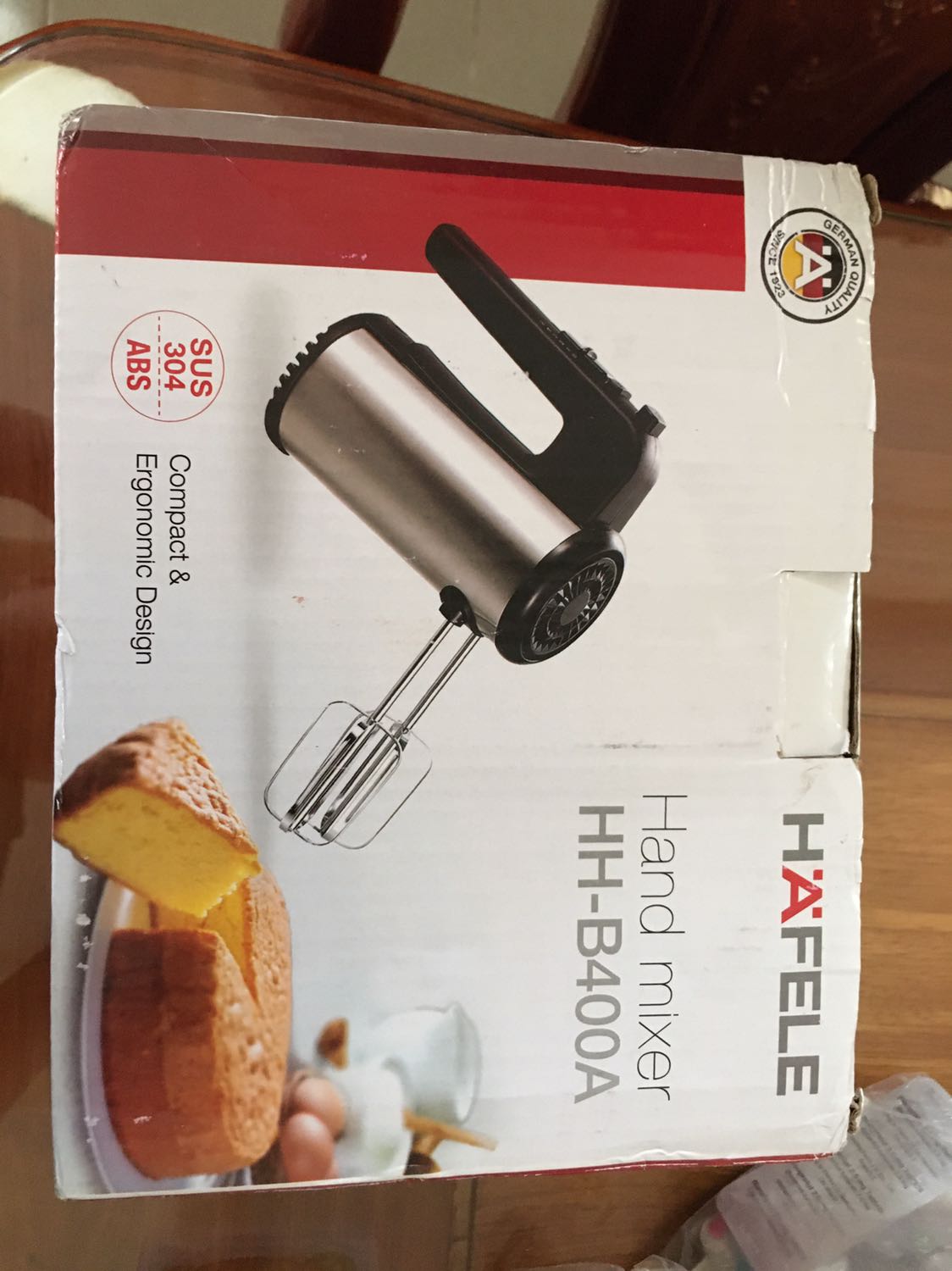 Về sản phẩm: đúng chinh hãng, máy tốt, rất mạnh. Bộ gồm 4 thanh đánh và khuấy, phù hợp cho đánh trứng, trộn bột , hay các công việc nhào trộn khác . 
Về dịch vụ: giao hàng nhanh, duy chỉ có đóng gói hơi ẩu, về làm móp hộp của sản phẩm, nhưng hên là không làm ảnh hưởng gì đến sản phẩm. 
Sản phẩm chính hãng tốt.