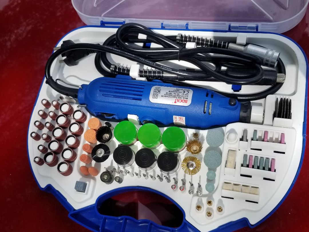 Giao hàng ok, nhưng mà hộp đựng bị bể, gãy khóa không khóa được. Về chất lượng để xài thử mới nói được. Đề nghị shop kiểm tra kỹ rồi mới giao nhé.