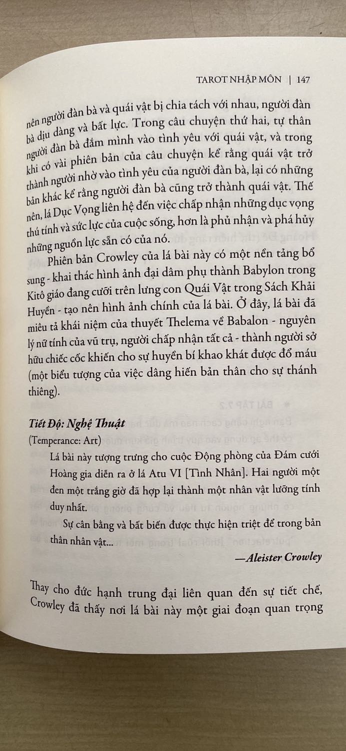 Hài lòng, bìa sách mới và thơm phức ?
Sẽ hoàn hảo hơn nếu định dạng chữ đều cùng 1 phông