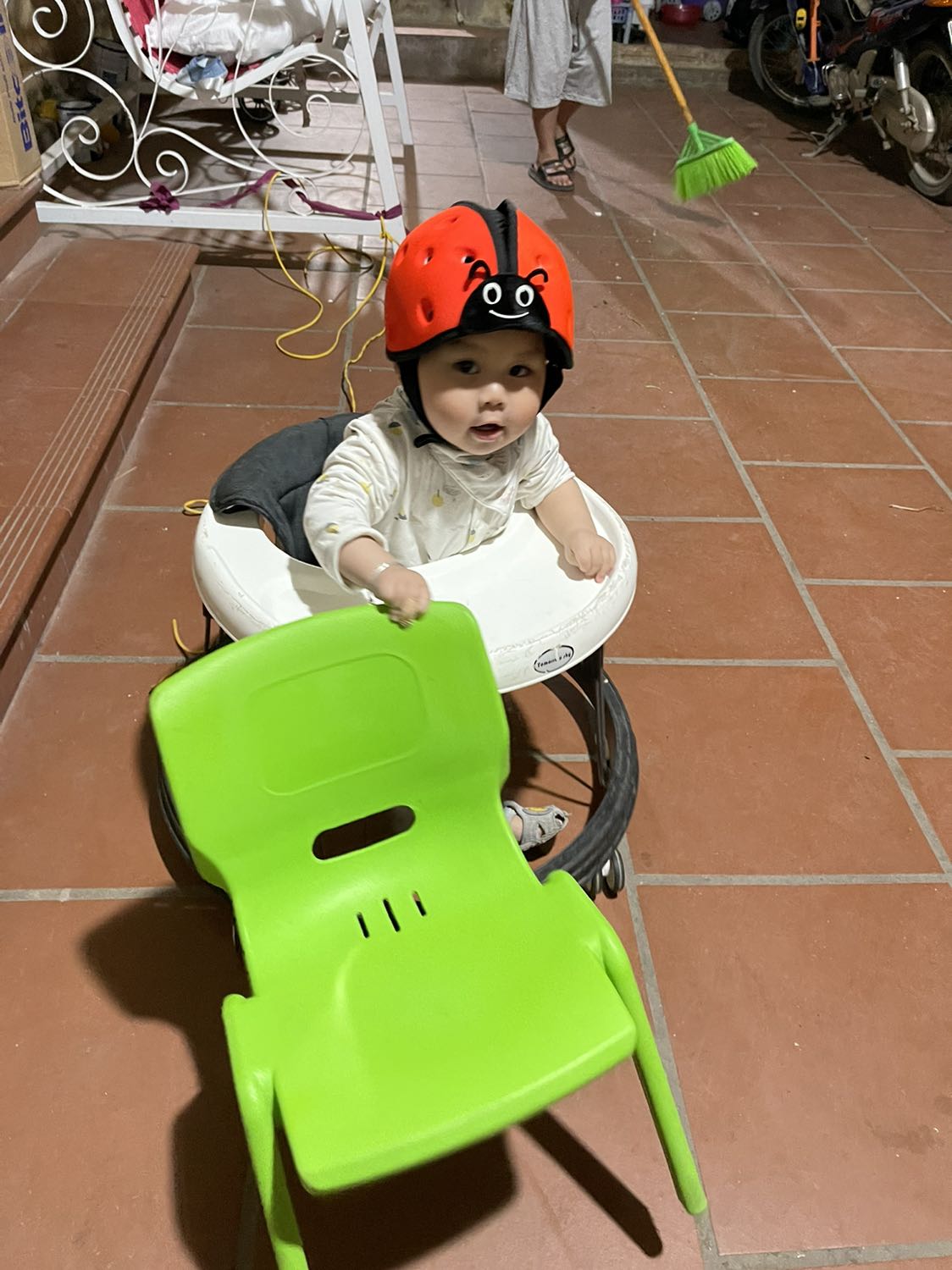 Mũ đẹp , giống như quảng cáo . Thích hợp bé trên 1tuổi