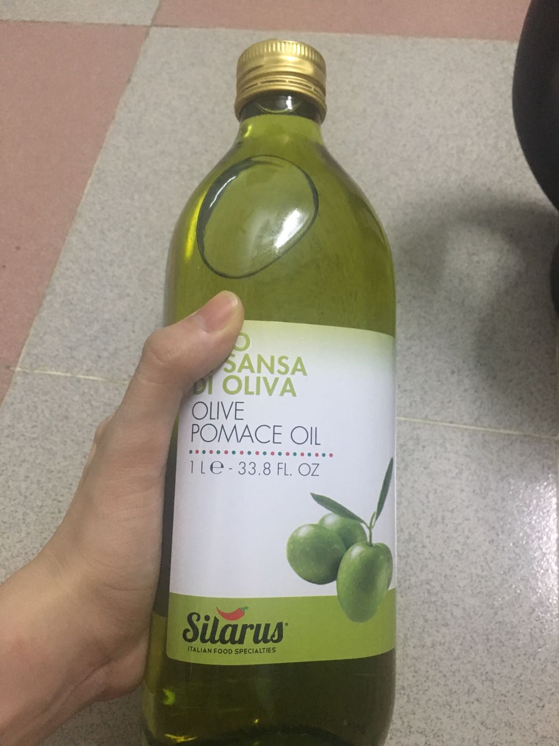 Mình bắt đầu dùng dầu oliu từ 1 năm trở lại đây, cảm nhận món ăn có vẻ ngon hơn nhưng giờ mới dùng đến loại này. Được biết đây là loại có thể xào nấu, mẫu mã đẹp, đóng gói chắc chắn, highly recommend nhé mn