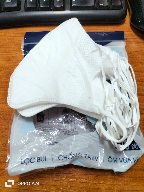 Khẩu trang đẹp, thoải mái
Tuy nhiên có 1 bịch bị quéo, nhăn