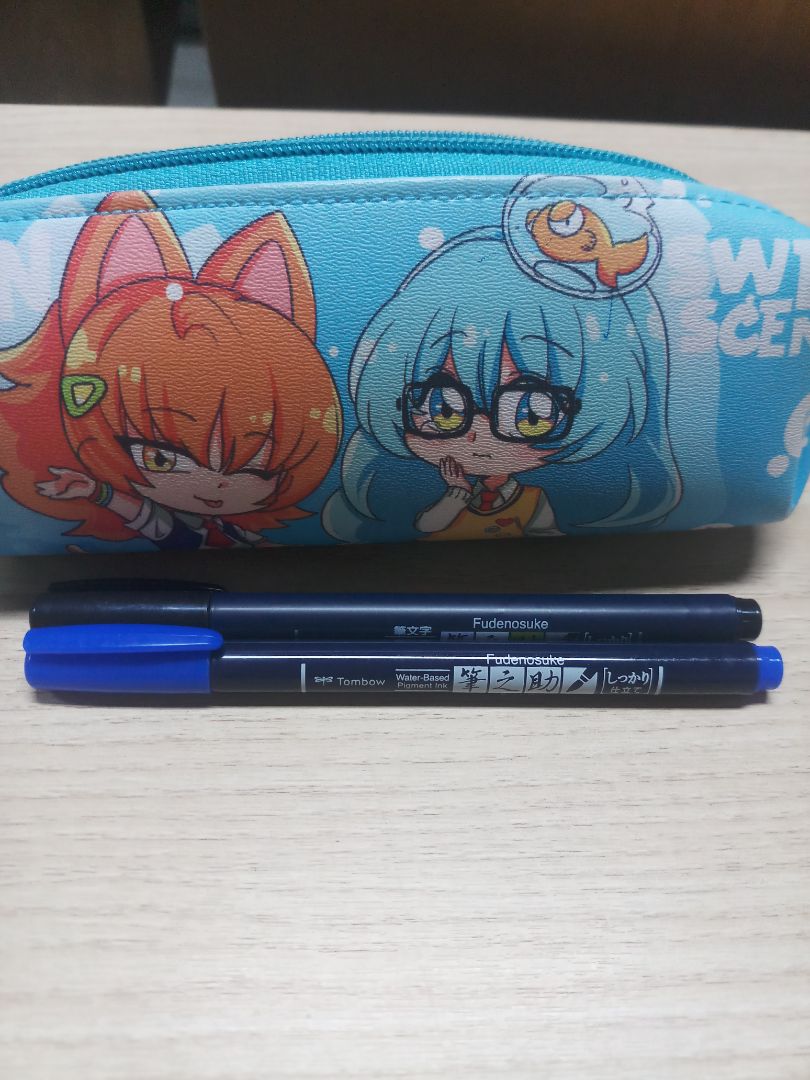 Dòng viết Tombow thì đã nổi tiếng về chất lượng rồi. Viết tốt, đều mực, đầu bút cứng thích hợp cho các bạn mới tập viết thư pháp calligraphy. Dịch vụ ship của Tiki tốt.