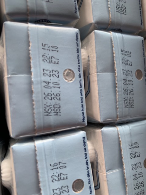 Sữa này 2 con mình uống nhiều rồi. Date tháng 10-2023 là ok. Shop đóng gói kỹ tuy nhiên 2 thùng có 1 thùng chuối bị bể chảy sữa ra ngoài, cần đổi lại thùng khác.