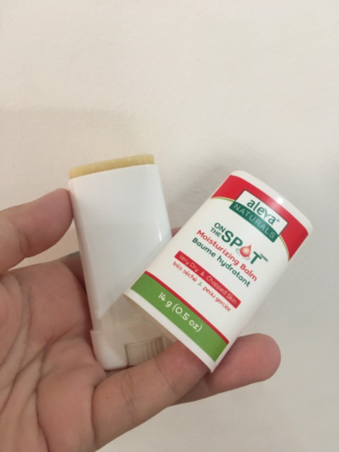 Dạng sáp lăn. Mình mua cho bé nhà sử dụng. Lăn vô mấy vết muỗi cắn thấy hiệu quả. Ko bết rít, mùi dịu nhẹ. 
Thấy shop có nhiều sản phẩm thuần chay an toàn cho cả mẹ và bé nhập khẩu từ Canada. 
Vote 5 sao, sẽ tham khảo ủng hộ shop thêm vài sản phẩm.👍👍👍👍