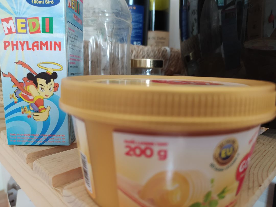 Cho 5* vì mua đc giá rẽ ngày 11.1 
- Hộp được bao lốc 5 hộp bơ . còn nguyên tag mác bao bì.
- Tiki ship hàng còn nguyên hộp. time nhanh.
- Bơ có mùi nhơm nhẹ ( thơm ngọt như kẹo- không phải như mùi bơ Tường An)
- Bơ không có vị - lạt - mềm . có màu mỡ gà nhạt. 
- Nấu mì ý mình vẫn thích bỏ bơ Tường An hơn vì nó béo và có mùi nhẹ hơn.
- Bơ thích hợp cho những người làm bánh hơn.  HSD: 6/2022