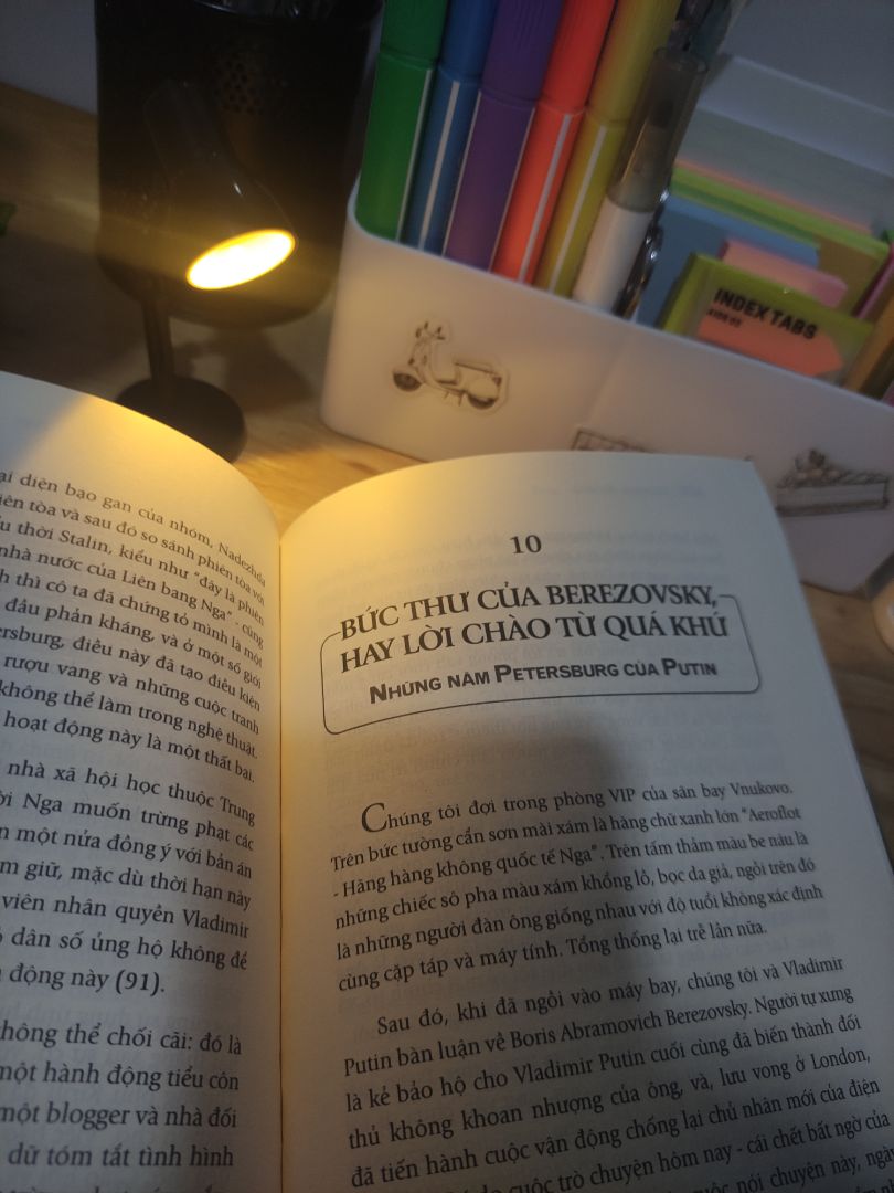 Góc có hơi móp 1 tý nhưng nhìn chung là ổn, giao hàng đúng hẹn. Anh shipper siêu dễ thương, mình không hay điện thoại tận 30p nhưng gọi lại anh vẫn vui vẻ, thân thiện. Về nội dung thì phải đọc mới biết... ^^