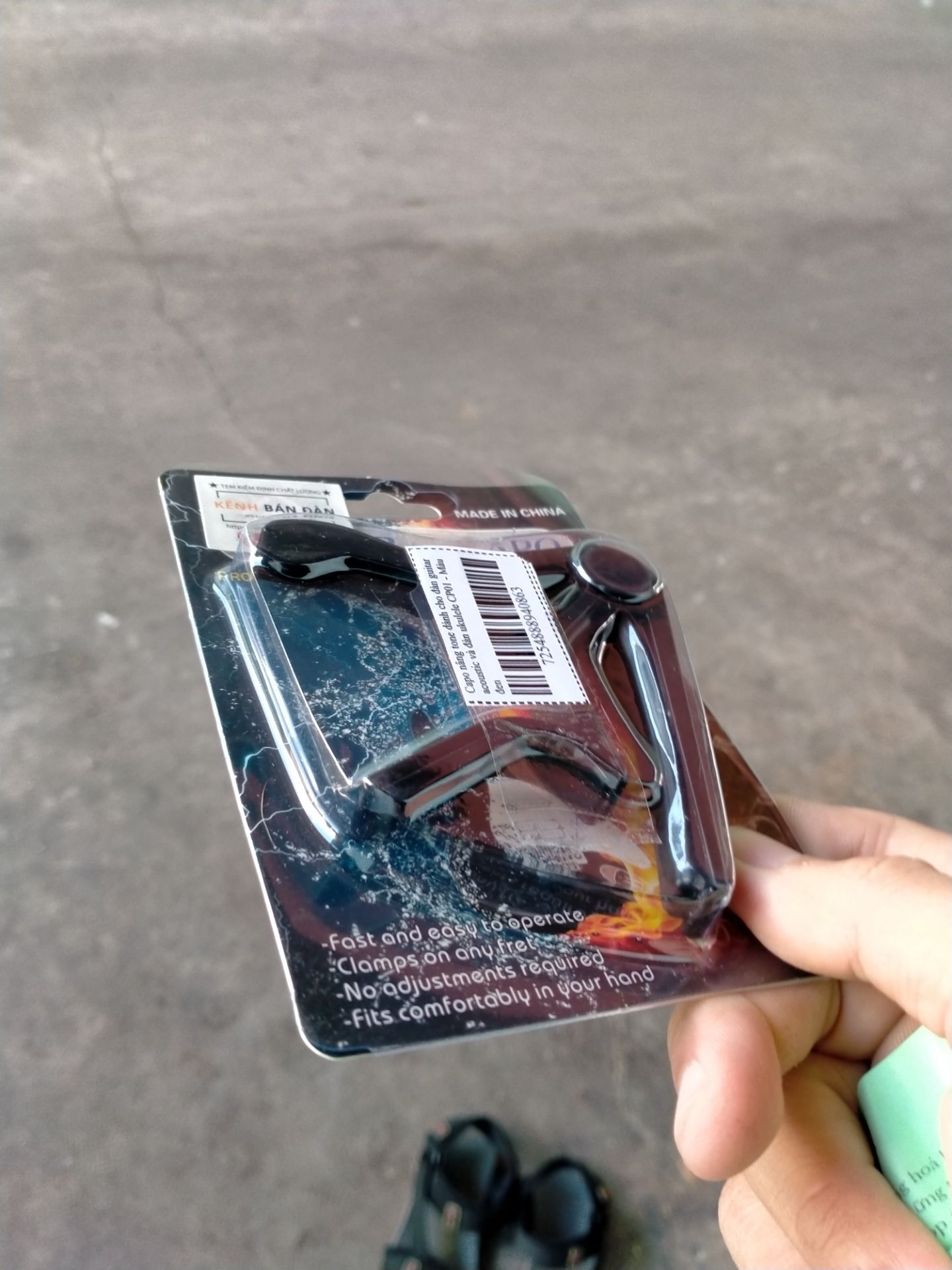 capo nhỏ gọn, vừa tay và rất êm