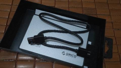 Chắc chắn, gọn, nhưng ko hiểu sao cắm cổng usb 2.0 lại nhận nhanh hơn trên công 3.0 (Linux)