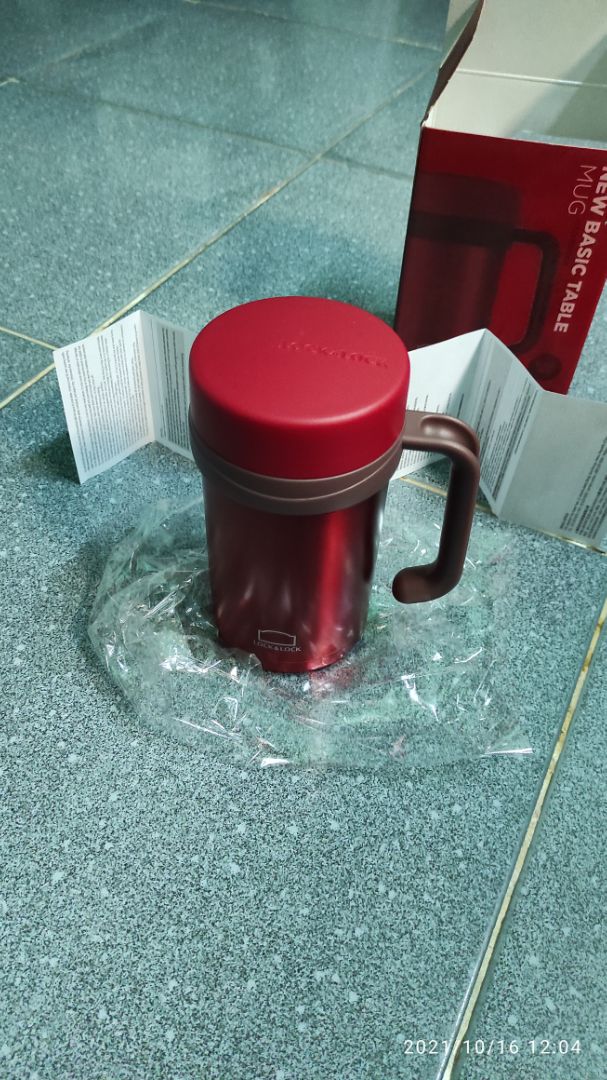 Dù nhận hàng khá trễ, nhưng bạn giao hàng của Tiki khá nhiệt tình, nên thể trách được do ảnh hưởng dịch mà. Còn sản phẩm Lock &  Lock thì không có gì để chê rồi. Nhất là cái màu, nhìn rất hài lòng.