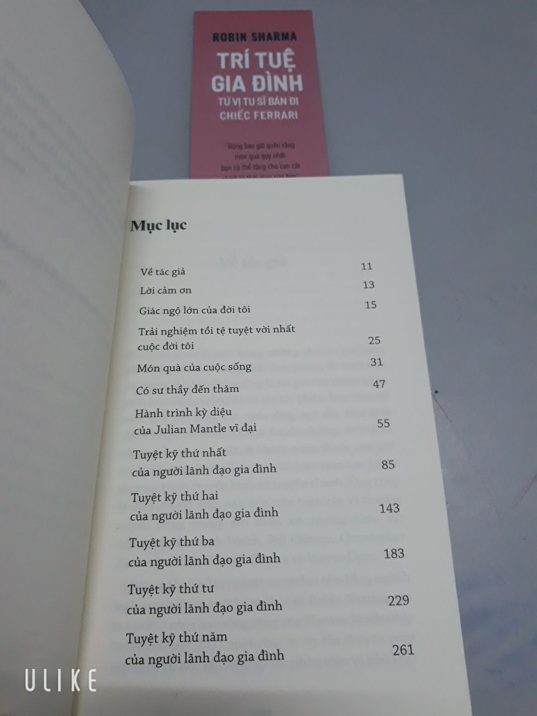 Sách đẹp, mới tinh, cuốn màu hường dễ thương gì đâu. Nôii dung mình chưa đọc vì chưa có gđ nên đọc KPVM rồi,  nhưng chắc sẽ oki, vì sách của Sharma nội dung thì k phải bàn🍀