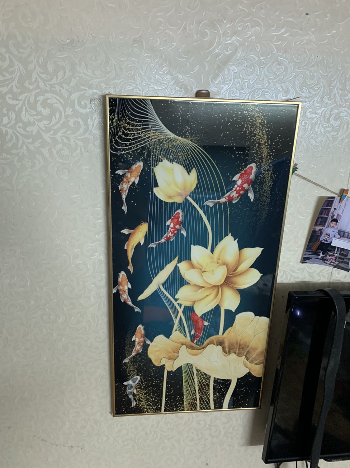 Tranh đẹp chắc chắn. Sợ ko biết treo mà shop có hướng dẫn cho tiết. Đinh dễ đóng mà chắc chắn. Tranh lên rất đẹp, bóng loáng, sẽ ủng hộ shop tiếp sau khi sửa xong nhà.