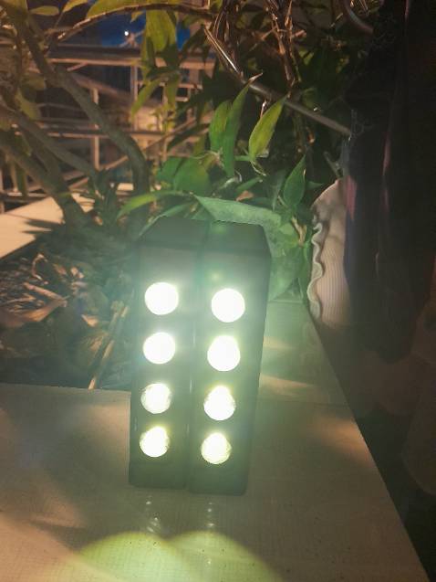 Hôm nay chưa kịp phơi nắng nhiều. Mình mua thử trước 2 em xem khả năng chịu mưa và độ sáng thế nào để dùng cho nhà trong rừng. Nhỏ gọn dễ thương có thể cầm trên tay, đặt ở bệ cửa sổ. Nếu ổn mình sẽ mua thêm mấy cái nữa.