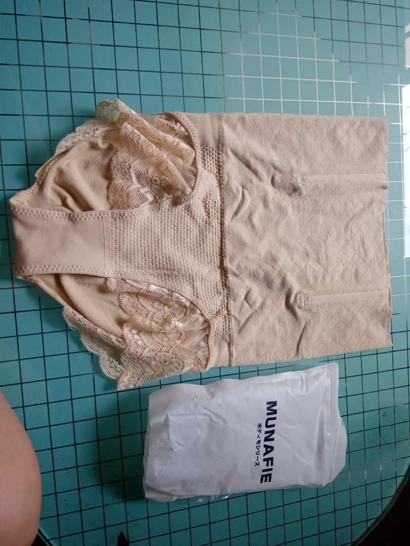 Sản phẩm đẹp y hình. Giao hàng trước hẹn. Có điều không ôm được hết phần bụng dưới .