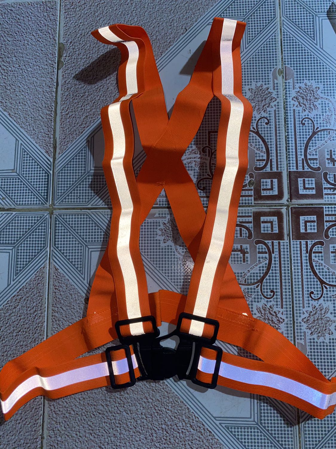 đẹp, gọn, hơi rối khi mang, chắc do mình mới lần đầu mang còn bỡ ngỡ, nói chung rẻ và đẹp, đi phượt an toàn