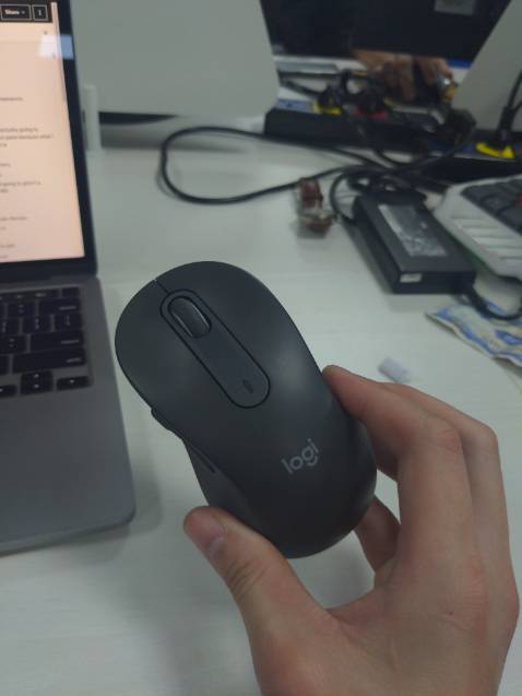 Mỗi lần chuyển đổi từ bluetooth sang usb device đều phải quên thiết bị bluetooth đi mới kết nối được. Có switch device thì 10 điểm