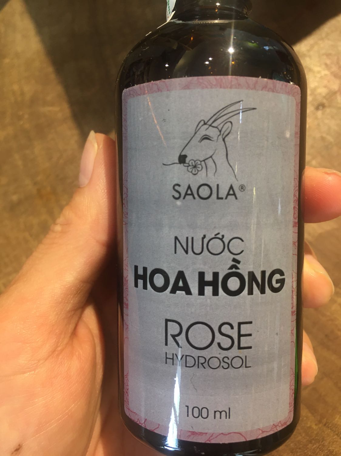 Cảm giác đầu tiên khi mở hộp là bao bò, nhãn mác dễ thương, thân thiện với môi trường. Sau khi dùng nước hoa Hồng Sao La thấy rất là mê, xịt vào nó mát, thơm, da mặt láng mịn, cảm giác rất phê❤️❤️❤️
Chắc chắn sẽ mua tiếp khi hết.
Cám ơn shop đã cho mình được dùng 1 sản phẩm ưng ý như thế này??? Cảm giác đầu tiên khi mở hộp là bao bò, nhãn mác dễ thương, thân thiện với môi trường. Sau khi dùng nước hoa Hồng Sao La thấy rất là mê, xịt vào nó mát, thơm, da mặt láng mịn, cảm giác rất phê❤️❤️❤️
Chắc chắn sẽ mua tiếp khi hết.
Cám ơn shop đã cho mình được dùng 1 sản phẩm ưng ý như thế này???