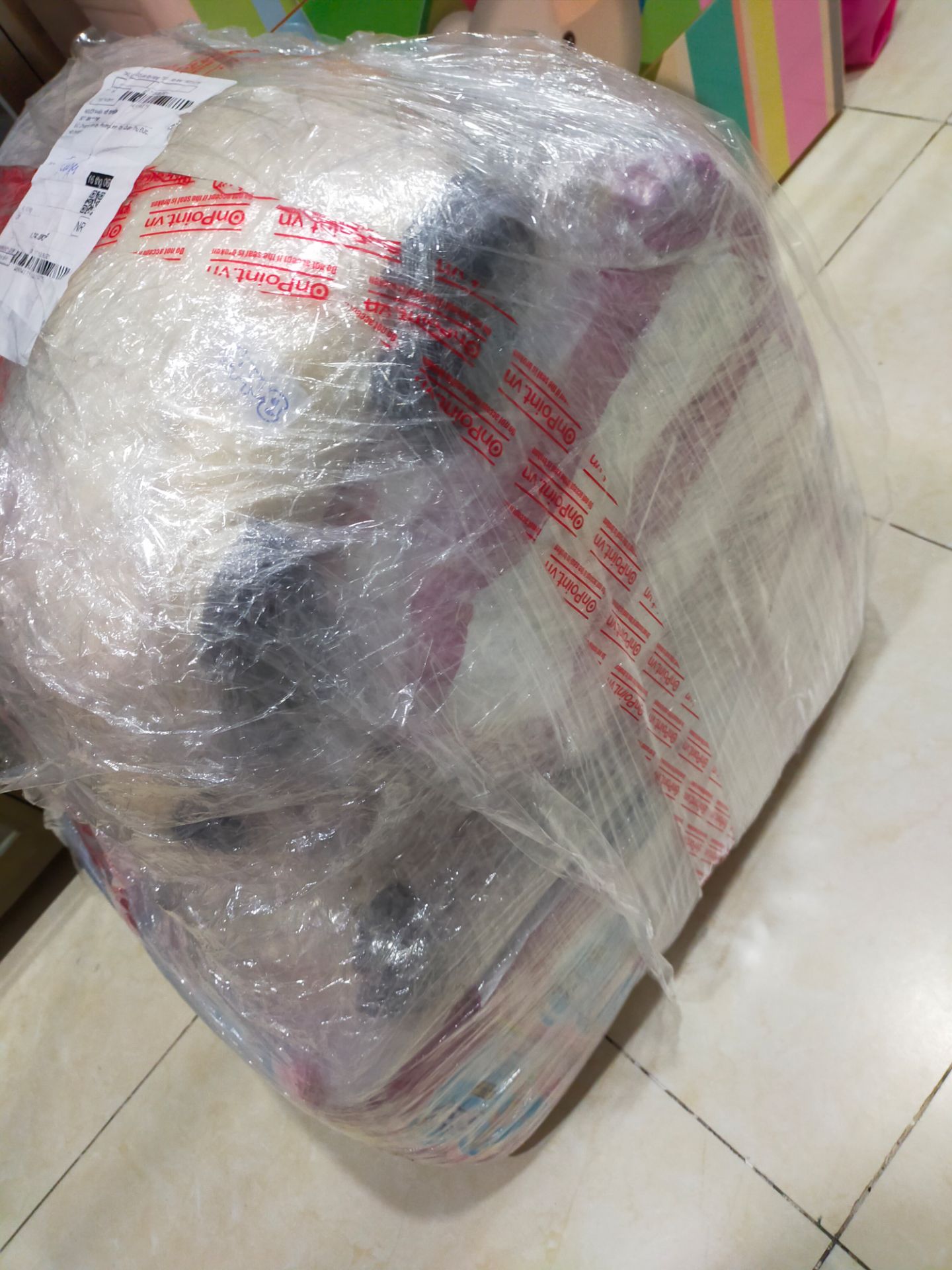 con mình hay xài tả dán XXL. bên concung ko có, chỉ tìm được bên tiki, còn được tặng nhiều gấu bông dễ thương nữa con mình hay xài tả dán XXL. bên concung ko có, chỉ tìm được bên tiki, còn được tặng nhiều gấu bông dễ thương nữa