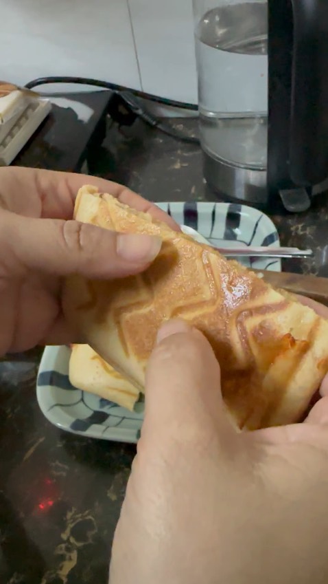 máy dùng ổn áp lắm nha
Mà sao không thấy tặng máy vắt cam vậy shop ơi, complain nha