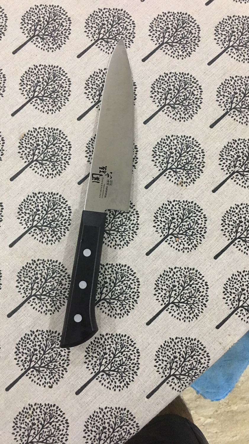 Dao đúng miêu tả, made in japan, sắc bén, dài đúng 18cm nhưng hơi nhỏ và nhẹ so với tưởng tượng