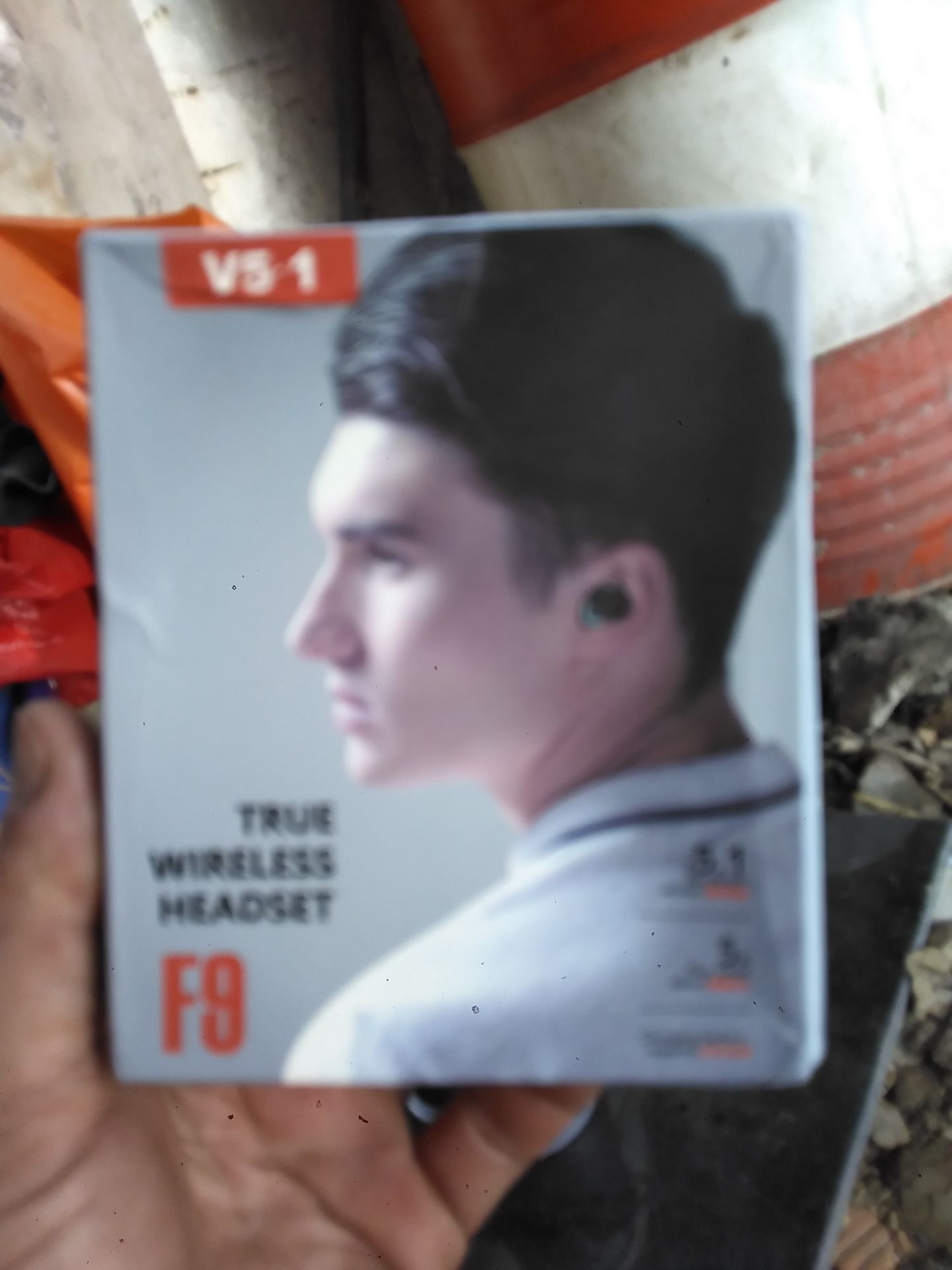 các bạn ko trung thực khi giao hàng ko đúng sản phẩm 
ở đây là tôi đặc mua F9 Pro 5.0
mà các bạn giao mình F9 true wireless headset
các bạn làm ăn như vậy là quá gian trá trong mua bán 
tôi đành nhận trong khi hàng ko vừa ý chút nào , nếu tôi ko nhận thì khó cho ae giao hàng còn bên kinh doanh online các bạn nên làm ăn cho đúng sản phẩm mà khách hàng đã chọn giùm cái ok