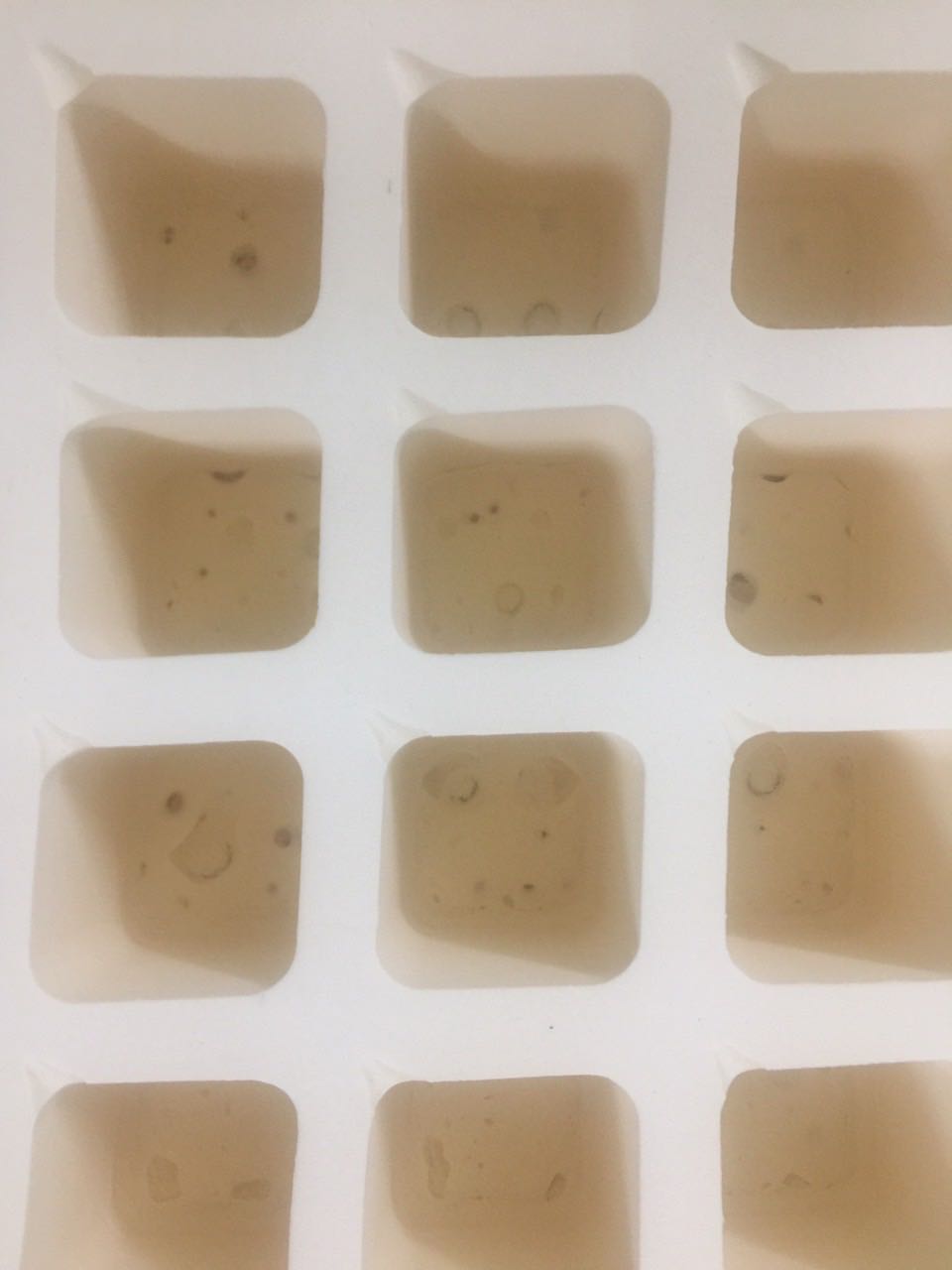 Nệm bị lỗi rất nhiều. Yêu cầu đổi lại nệm khác. Cám ơn Tiki