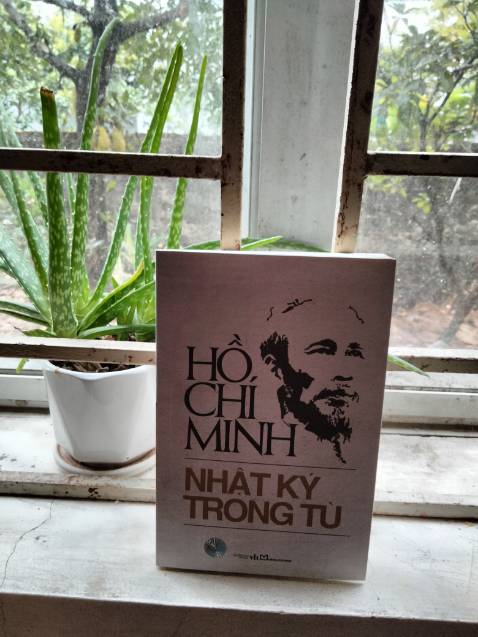 Sách rất hay ,nội dung toát lên tư tưởng ý chí cách mạng của chủ tịch Hồ Chí Minh trong thời gian bị tù đày