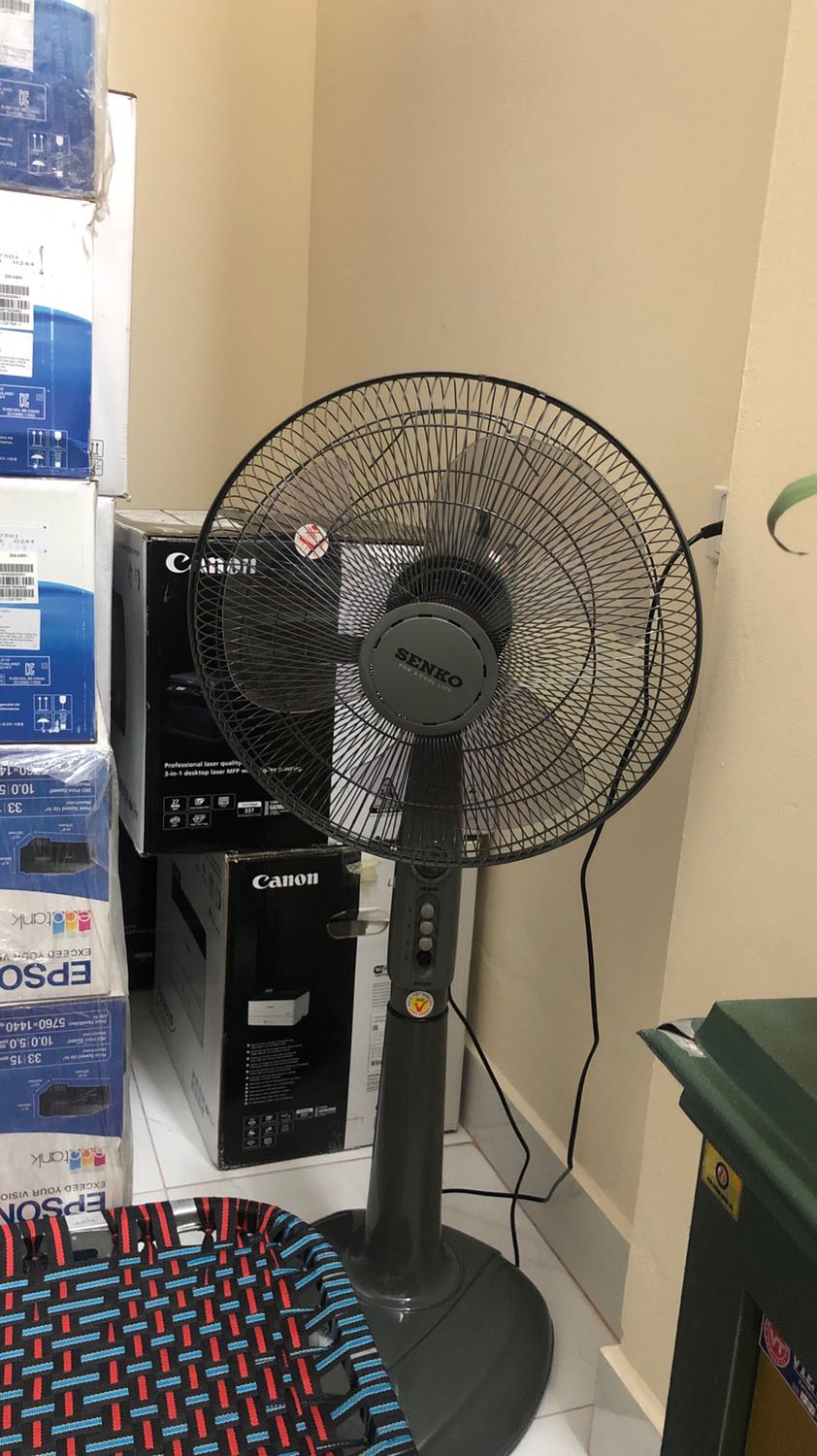 Quạt hơi xước chút chỗ thân. Nhưng chuẩn hàng chính hãng, chạy êm. Có điều dòng 3 cánh chạy vừa chứ ko mạnh quá